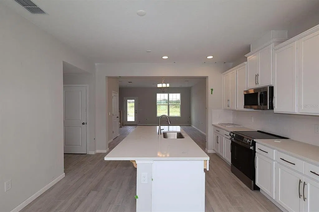 3 bed, 2.5 bath, 1691 sqft, $2,700 — Photo 4