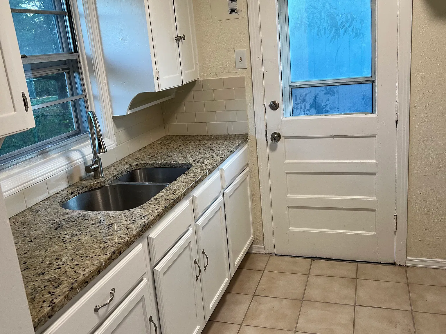 2 bed, 798 sqft, $1,700 — Photo 2