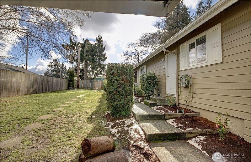 4th image of 412 105th Street SW