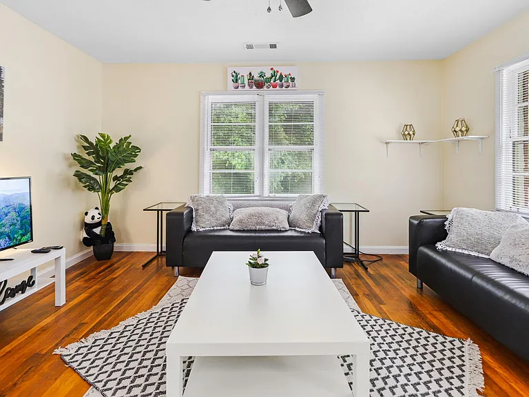 226 S Columbia Dr — Photo 3