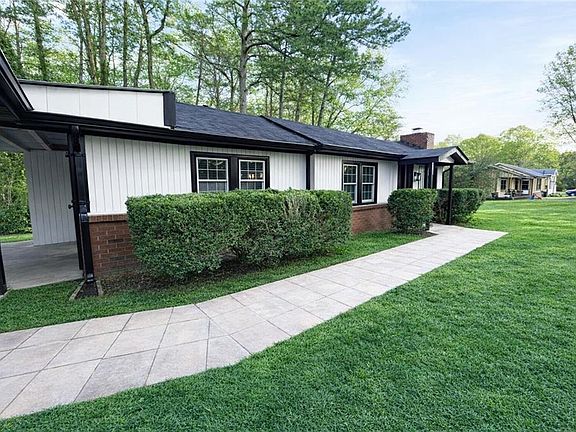 3rd image of 582 Martin Rd
