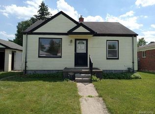22012 Bon Brae St, Saint Clair Shores, MI 48081
