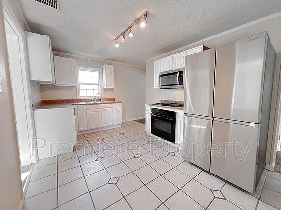 4th image of 4301 Wood Ave