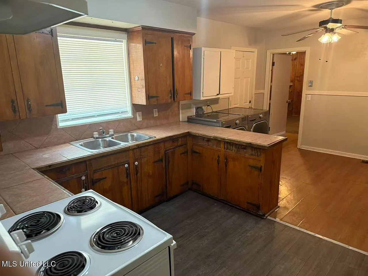 4 bed, 1.5 bath, 1588 sqft, $1,550 — Photo 2