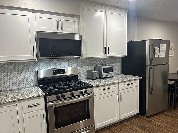 5th image of 523 Cresline St