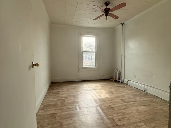 (undisclosed Address), Woodhaven, NY 11421