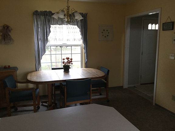Dining room off of kitchen