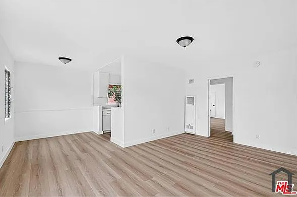 4777 San Vicente Blvd #8