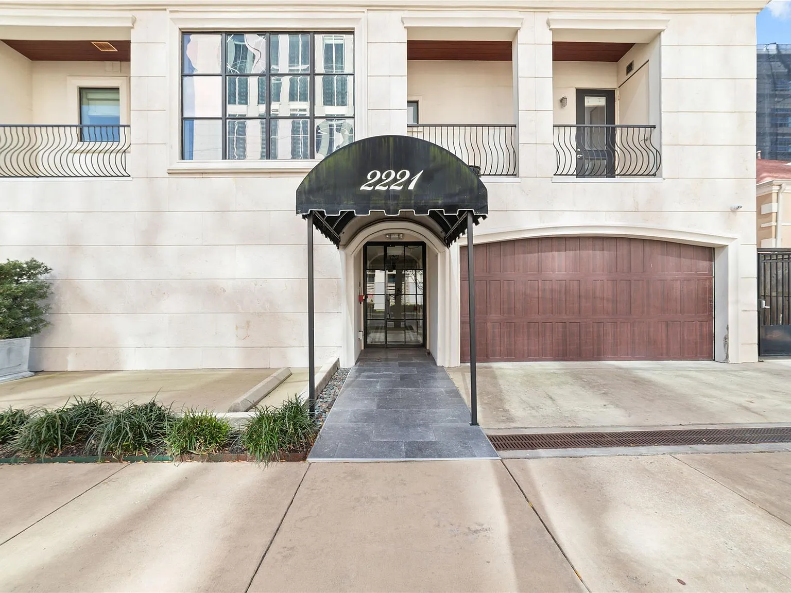2 bed, 2.5 bath, 2834 sqft, $6,000 — Photo 3