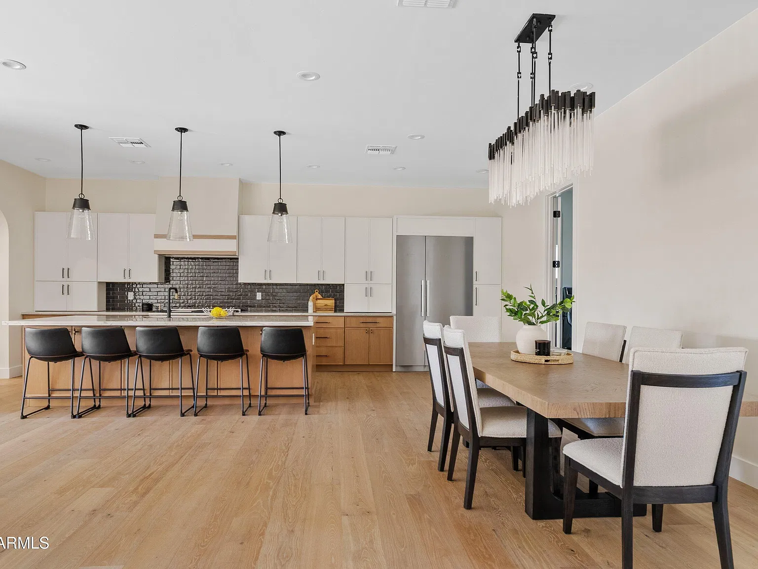 4 bed, 4.5 bath, 3350 sqft, $14,000 — Photo 3