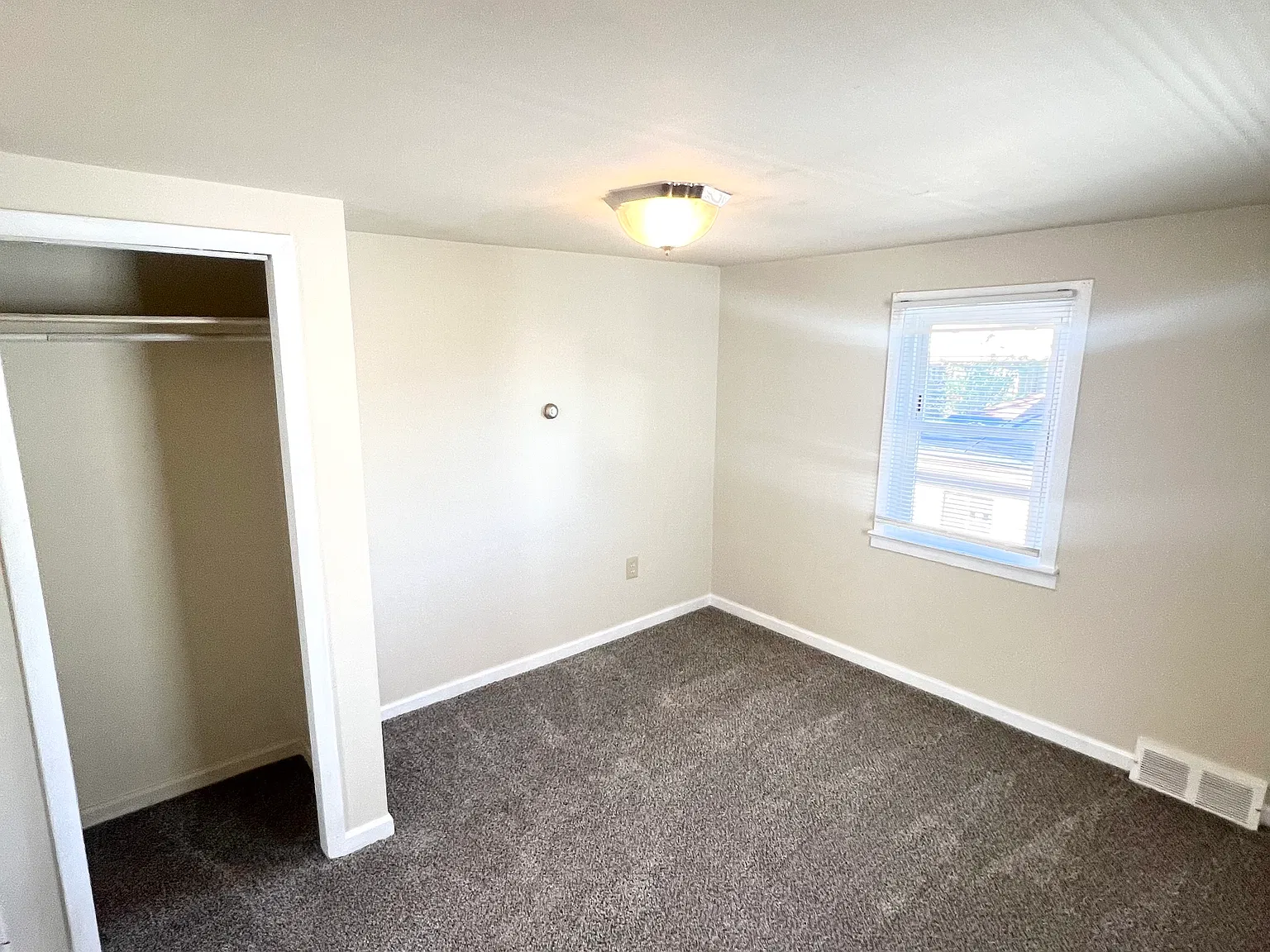2 bed, 900 sqft, $1,050 — Photo 3