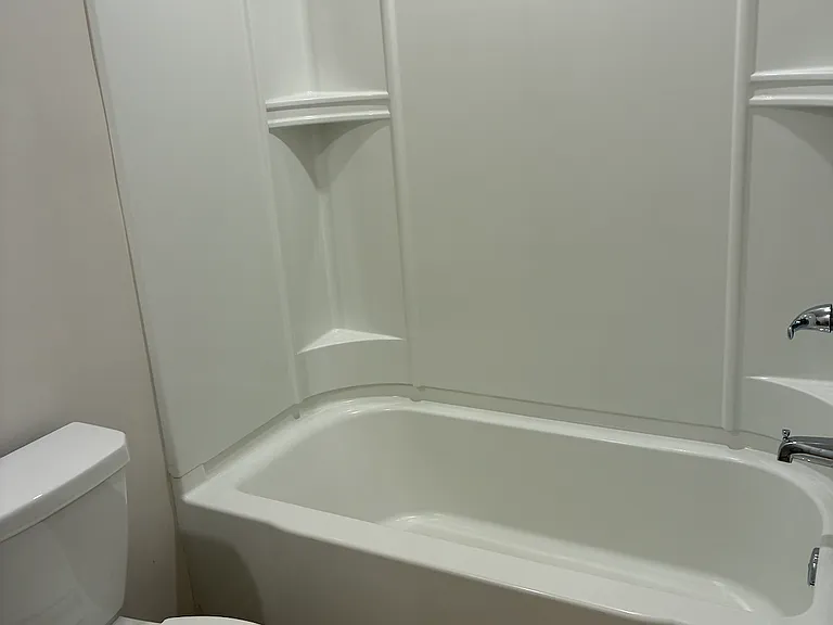 2nd bath room shower/tub/toilet