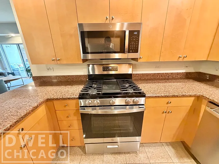 4625 W Lawrence Ave #401 — Photo 7