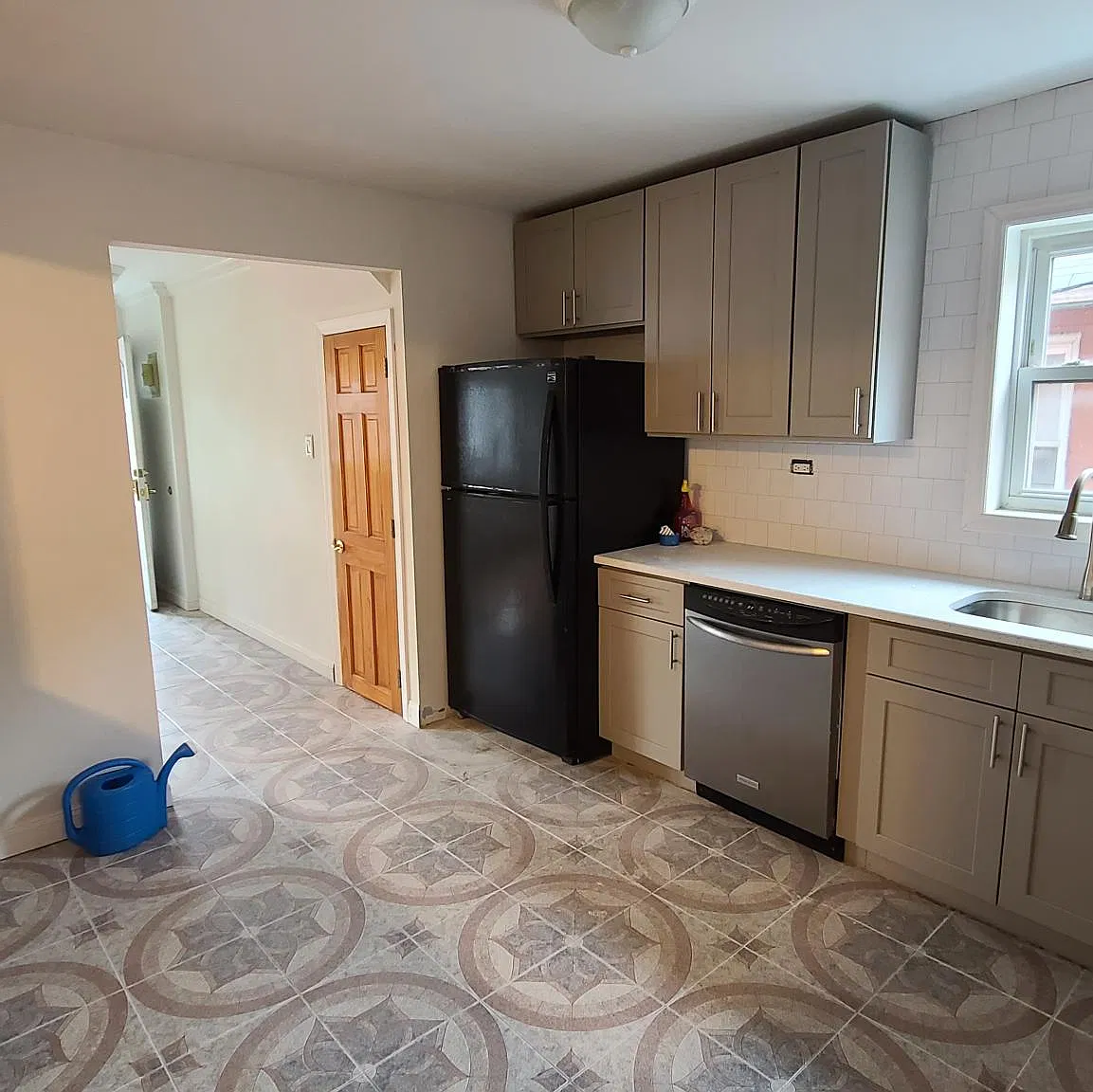 3 bed, 1.5 bath, $3,800 — Photo 2
