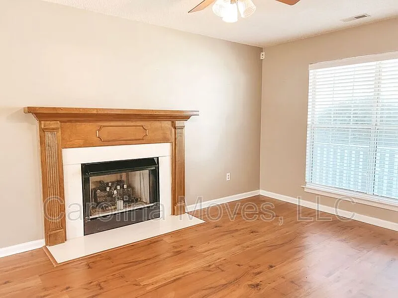 3 bed, 2.5 bath, 1492 sqft, $1,725 — Photo 3