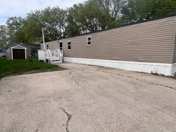 5 Washington Dr, Coal City, IL 60416