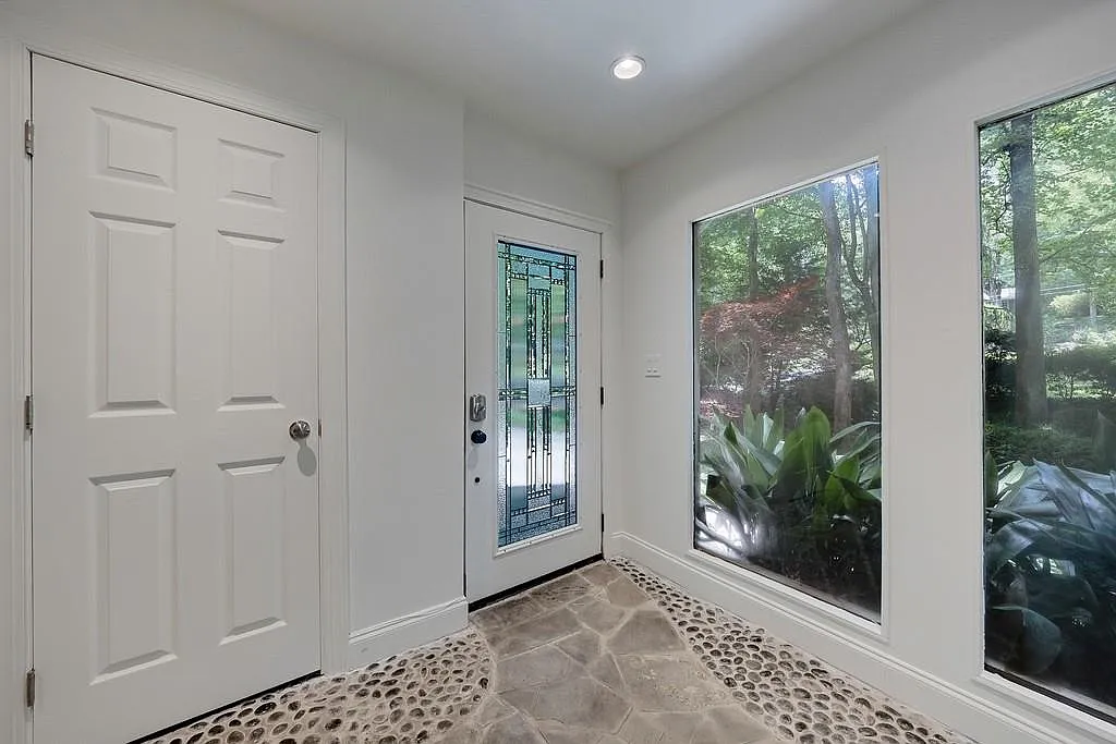 4 bed, 3.0 bath, 2374 sqft, $3,250 — Photo 4