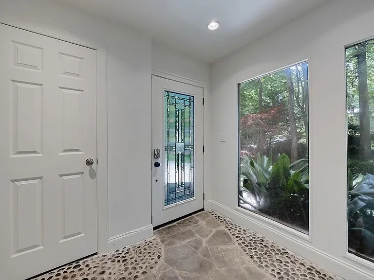 102 Vanessa Dr SE — Photo 4