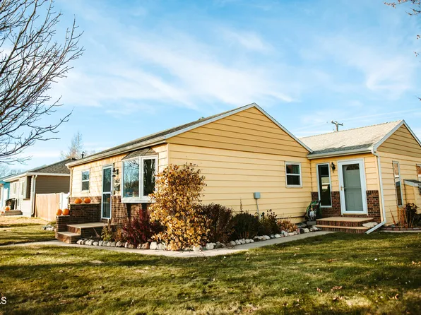 612 18th St W, Williston, ND 58801