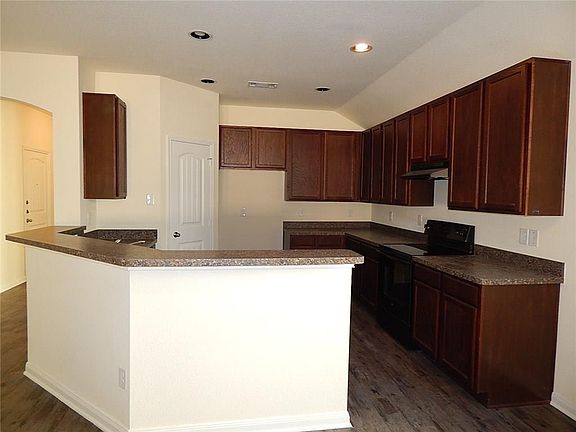 3rd image of 2939 Saint Bernard Dr