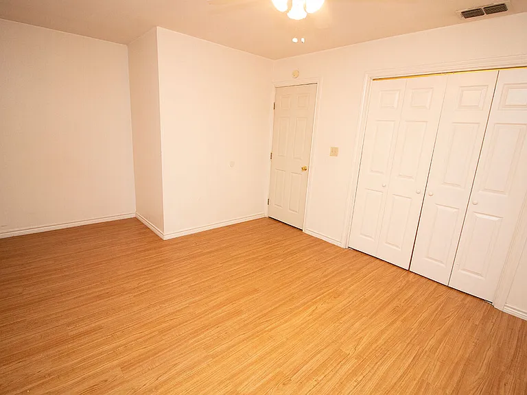 114 Scofield Ave #103 — Photo 9