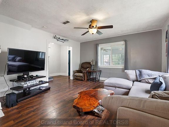 2nd image of 835 N Cedar Ave