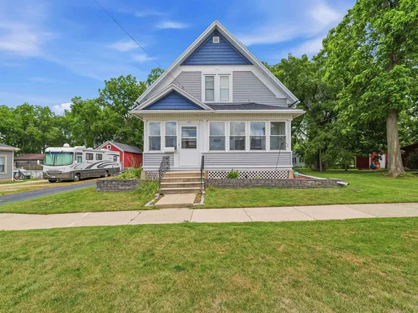 330 Jackson Ave, Omro, WI 54963