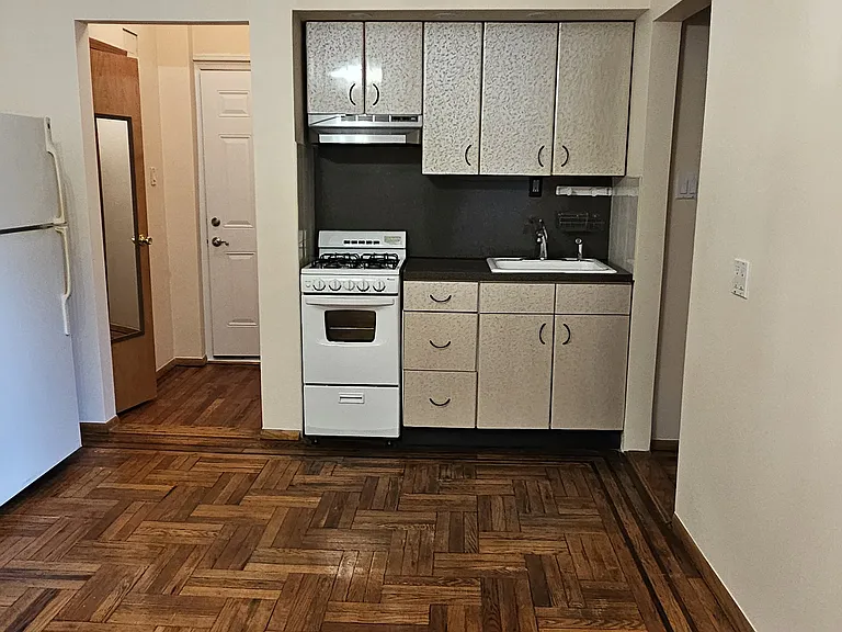 3096 Brighton 6th St #E11 — Photo 6