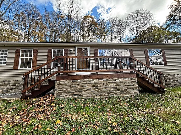 78 Hannah St — exterior photo