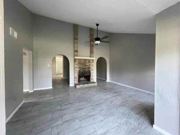 9614 Wellsworth Dr, Houston, TX 77083