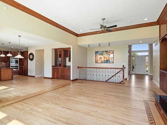 3rd image of 1211 Glen Oaks Dr