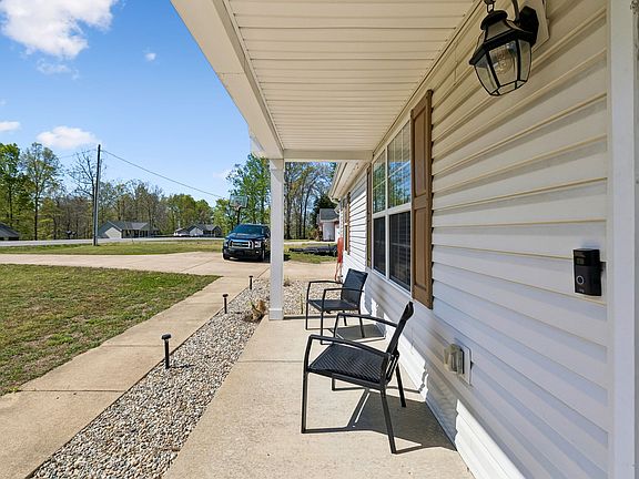5th image of 3084 Bowker Rd