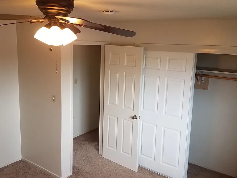 ROYALE APARTMENTS — Photo 43