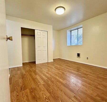 3rd image of 4226 7th Ave NE APT 1
