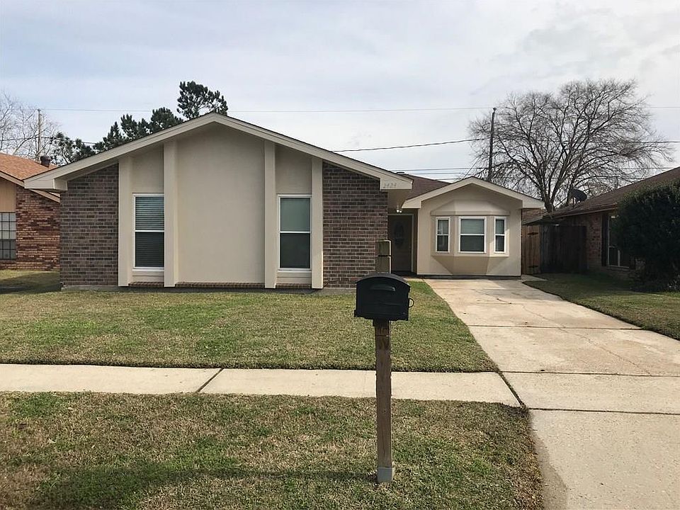 1st image of 2424 Williamsburg Dr