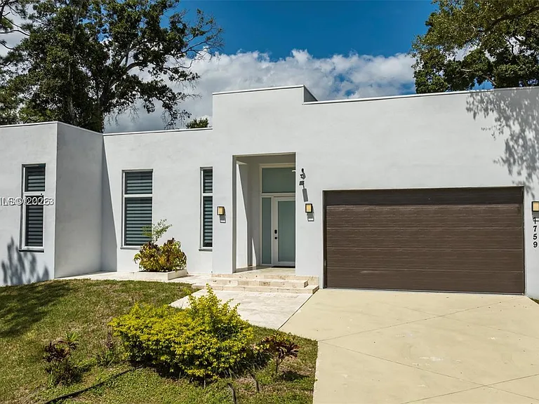 1759 SW 30th Pl — Photo 4