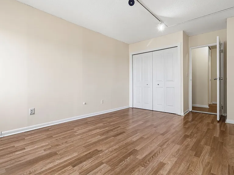 200 Winston Dr #720 — Photo 17