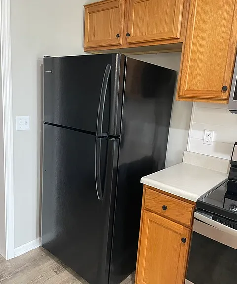 Top freezer refrigerator