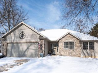 23654 N Shore Dr, Edwardsburg, MI 49112