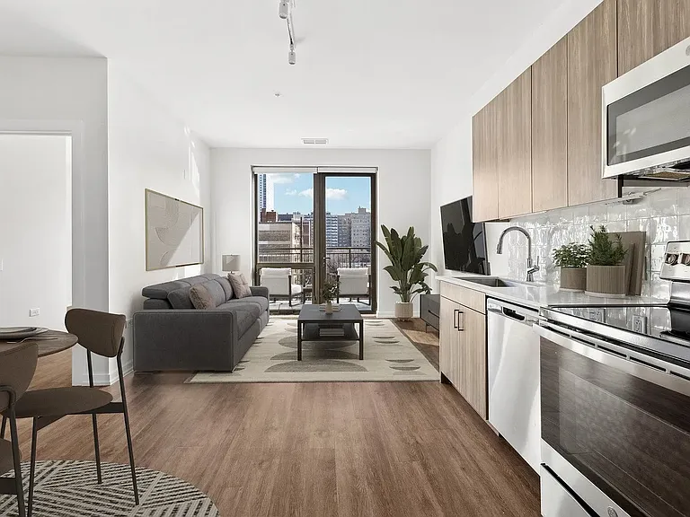 3119-21 N Broadway St #506 — Photo 4