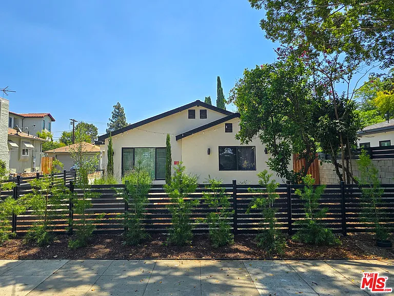 94 S Vinedo Ave — Photo 2