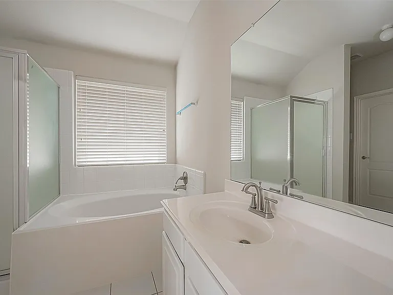 11814 Copperas Creek Dr — Photo 32