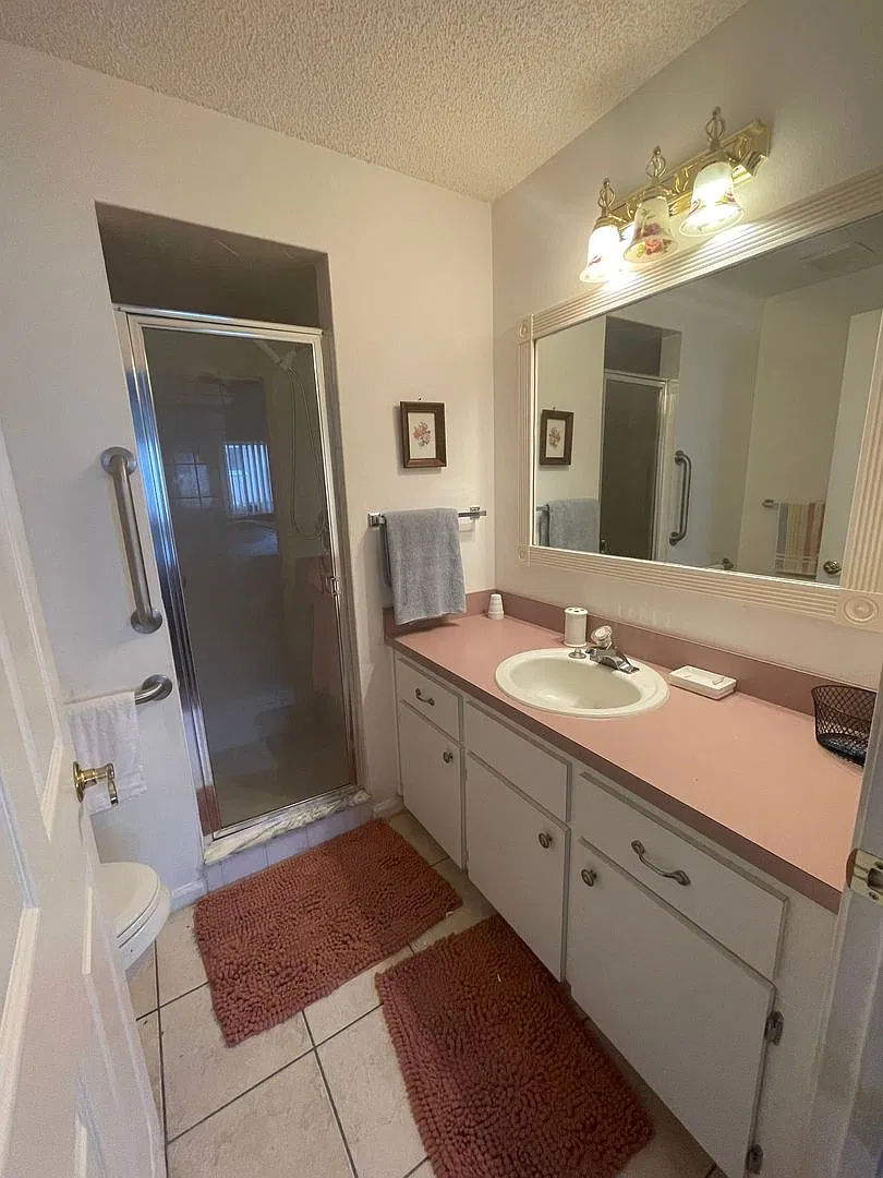 Charming 2BR/2BA Home in Ocala Palms Golf Course Community Living! — Photo 4