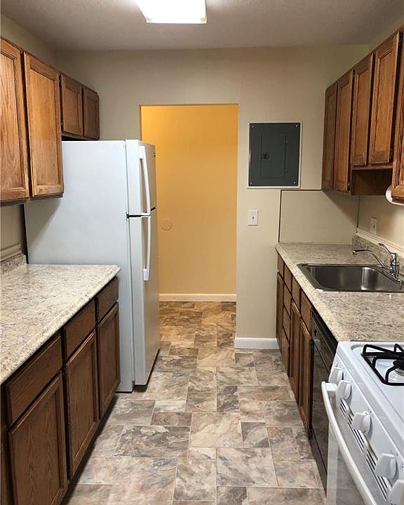 1st image of 281 Gardner Ave Unit F4