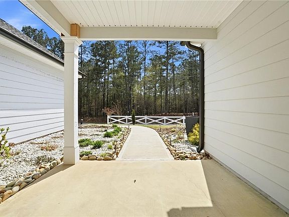 4th image of 649 Tanners Bridge Rd