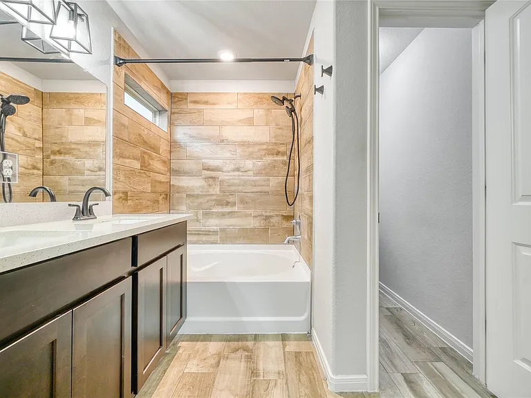 7919 Cypress Country Dr — Photo 16