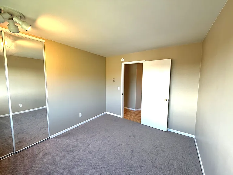 2663 Thorndyke Ave W #402 — Photo 15
