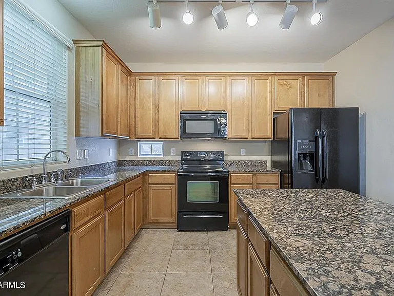 10052 E Isleta Ave — Photo 7