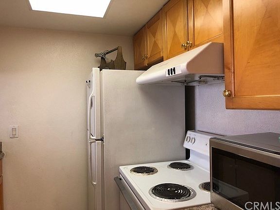 5th image of 111 Marguerita Ave Unit 213