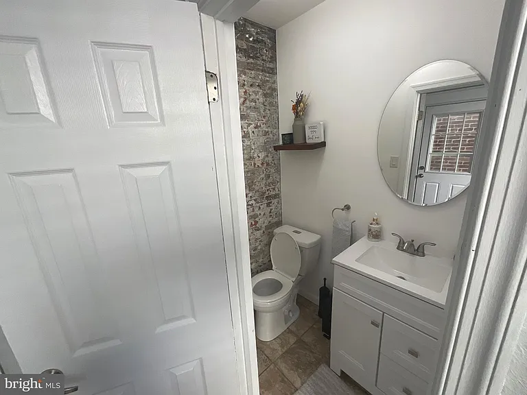 2938 E Thompson St — Photo 10